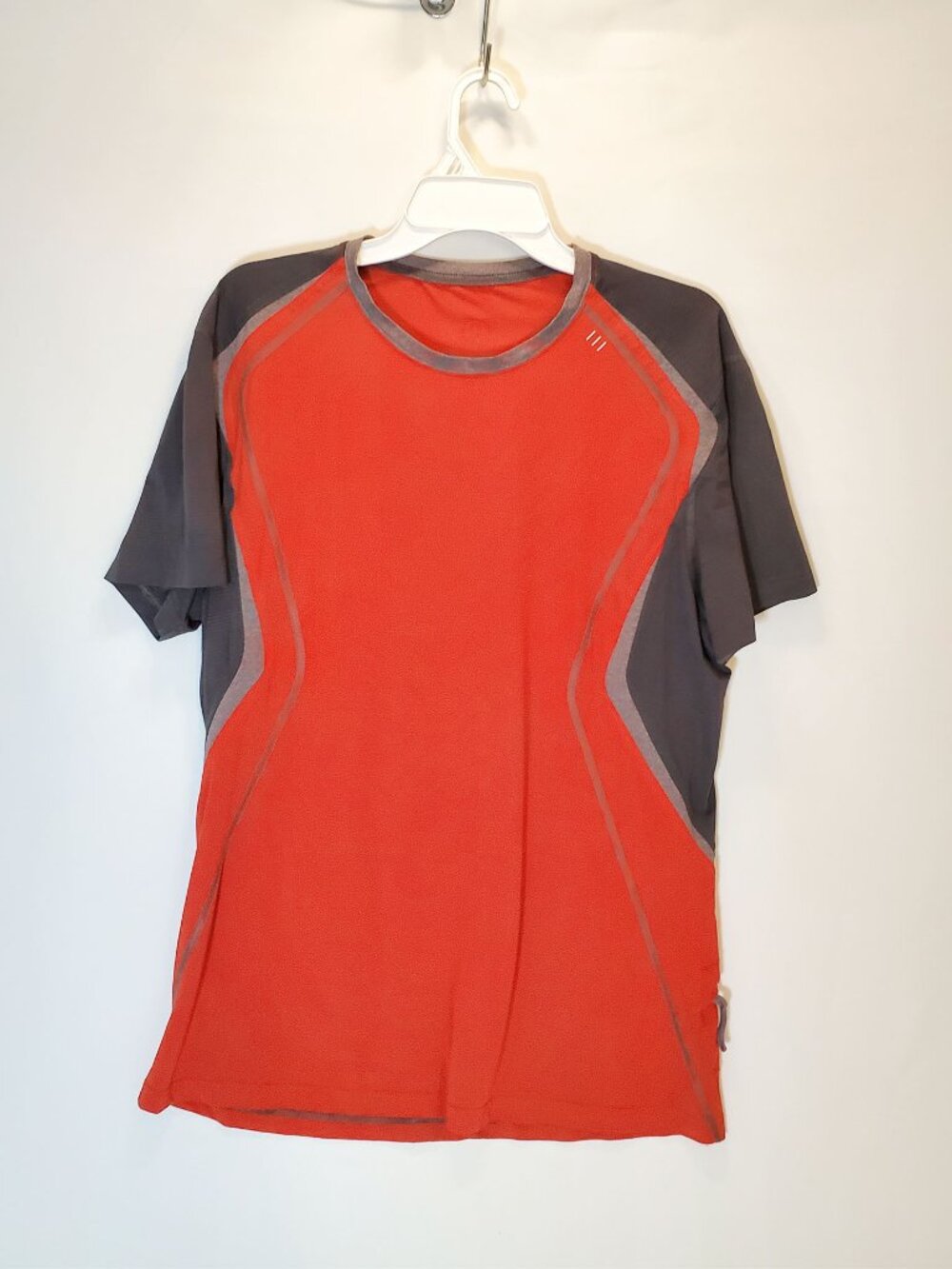 Lululemon Running Tshirt Orange and Grey with pocket XL